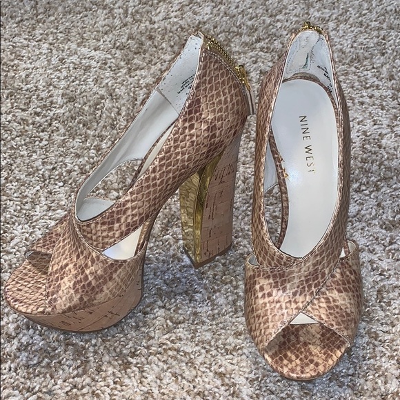 Heels - Picture 2 of 4